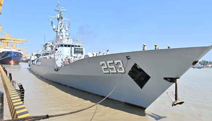 চট্টগ্রাম বন্দরে নোঙর করেছে পাকিস্তান নৌবাহিনীর জাহাজ