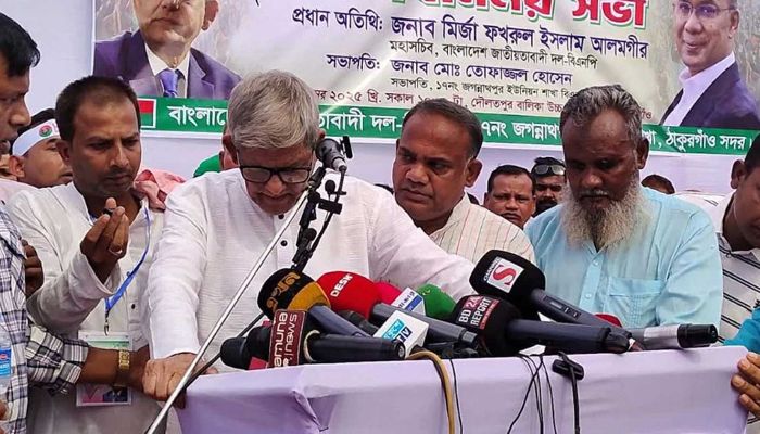 বক্তব্য দিতে গিয়ে হঠাৎ অসুস্থ হয়ে পড়লেন মির্জা ফখরুল