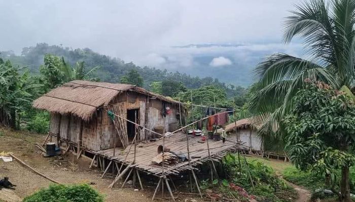 মাচাংঘর বিলুপ্তির পথে, হারাচ্ছে শতবর্ষের ঐতিহ্য