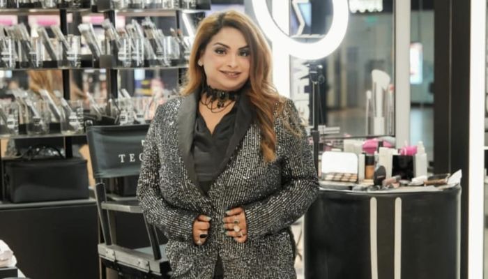 মেকআপ দিয়ে বিশ্বজোড়া প্রশংসা কুড়াচ্ছেন বাংলাদেশি ঐশী