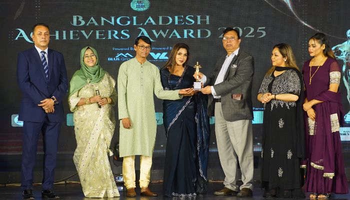 সংগীতে অবদানের স্বীকৃতি, সেরা গায়িকা রিয়া পেলেন অ্যাচিভার্স অ্যাওয়ার্ড