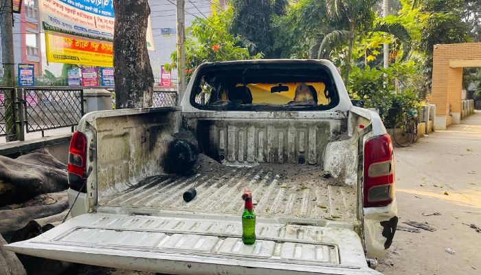 গোপালগঞ্জে গণপূর্ত বিভাগ ও গ্রামীণ ব্যাংকে পেট্রোল বোমা নিক্ষেপ