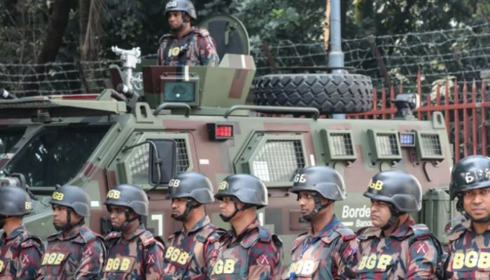 ঢাকা ও আশপাশের জেলায় ১২ পাল্টুন বিজিবি মোতায়েন 