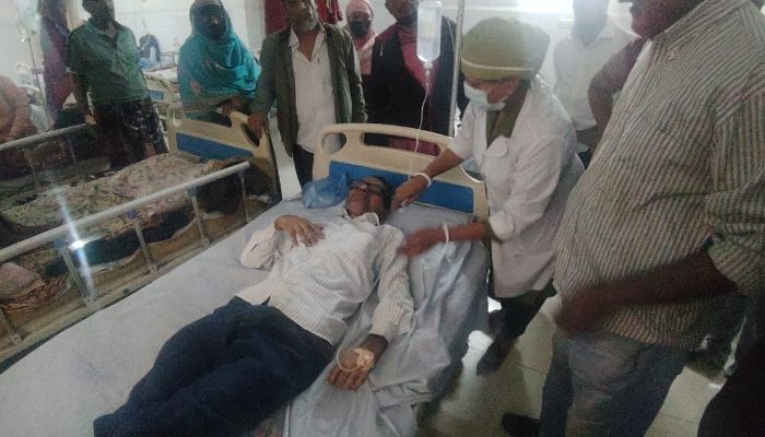 ব্যাংক কর্মকর্তাকে পিটিয়ে আহত 