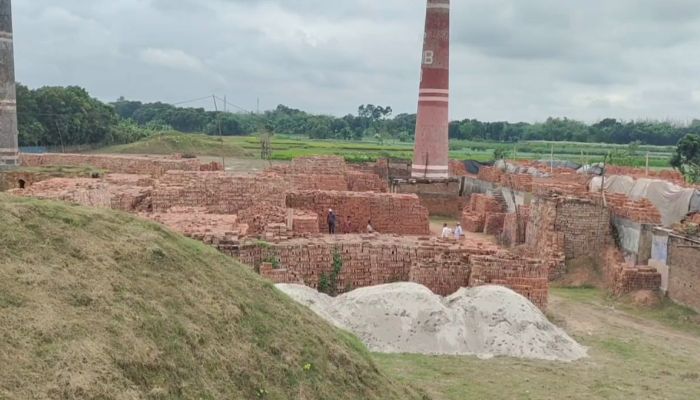 ইটভাটা পরিচালনার লক্ষ্যে চলছে জোর প্রস্তুতি 