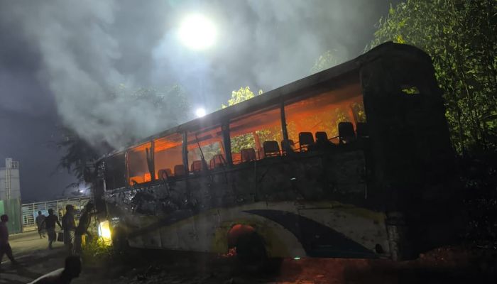 সাভারে পার্কিং করা বাসে দুর্বৃত্তদের আগুন