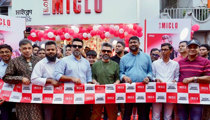 খিলগাঁওতে মাইক্লোর শোরুম উদ্বোধন করলেন হাবিব ওয়াহিদ