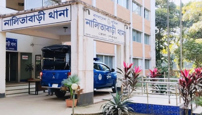 যুবকের ঝুলন্ত দেহ উদ্ধার