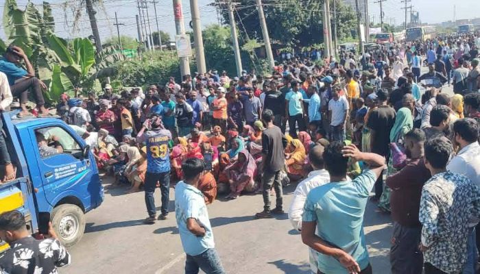 ইটভাটা চালুর দাবিতে মহাসড়ক অবরোধ
