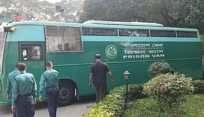 কড়া নিরাপত্তায় ১৩ সেনা কর্মকর্তাকে ট্রাইব্যুনালে হাজির 