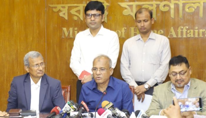 আইন-শৃঙ্খলা পরিস্থিতি আগের চেয়ে ভালো হয়েছে: স্বরাষ্ট্র উপদেষ্টা