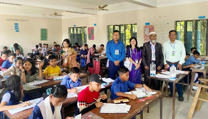 অয়েকপম ফাউন্ডেশন মেধাবৃত্তি অনুষ্ঠিত