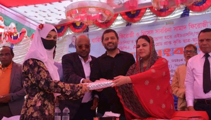 কৃতী শিক্ষার্থীদের সংবর্ধনা