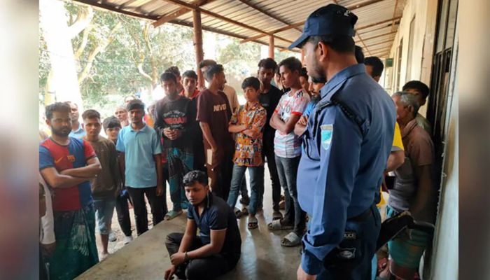 গৃহবধূকে গলা কেটে হত্যা স্বামী আটক