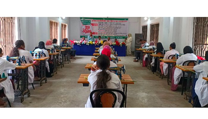 মাদারীপুরে নারী দক্ষতা উন্নয়নে টেইলারিং ও ড্রেস মেকিং প্রশিক্ষণ