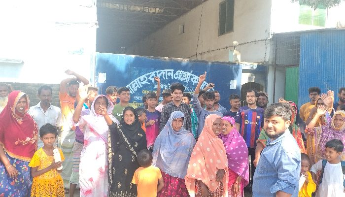ঈশ্বরদীতে কারখানার বজ্র নিষ্কাশিত পানিতে অবরুদ্ধ ৪৫ পরিবার, ভুক্তভোগীদের বিক্ষোভ