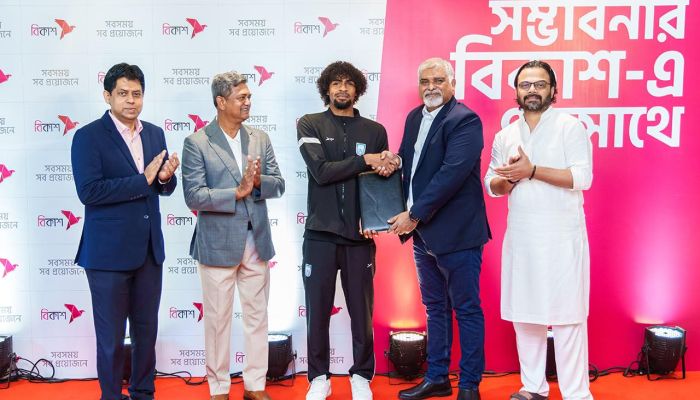 বিকাশ’র ব্র্যান্ড অ্যাম্বাসেডর হলেন হামজা চৌধুরী