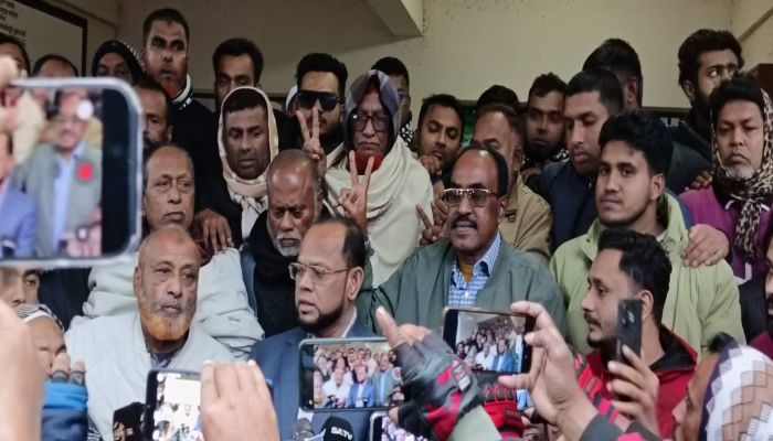 ভালুকায় স্বতন্ত্র প্রার্থী হিসেবে মনোনয়ন জমা দিলেন মোর্শেদ আলম