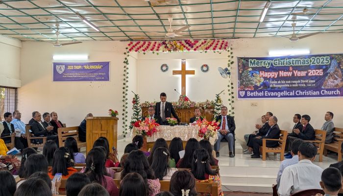 রুমায় ধর্মীয় ভাবগাম্ভীর্য ও আনন্দঘন পরিবেশে উদযাপিত হচ্ছে শুভ বড়দিন