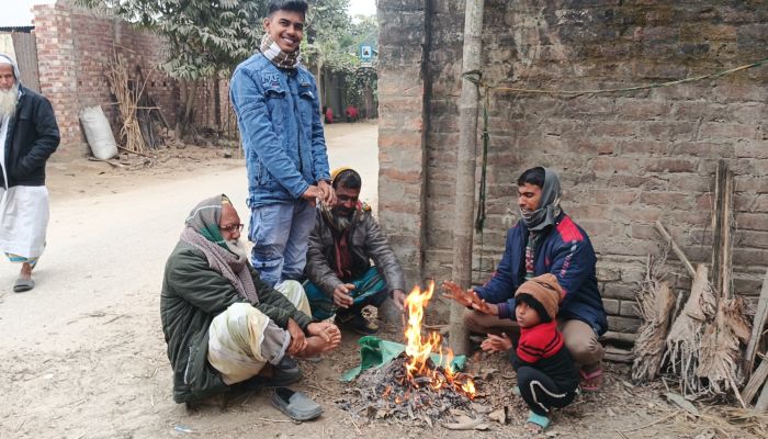 শীত আসি চলি যাওছে কেউ কম্বল দিল না