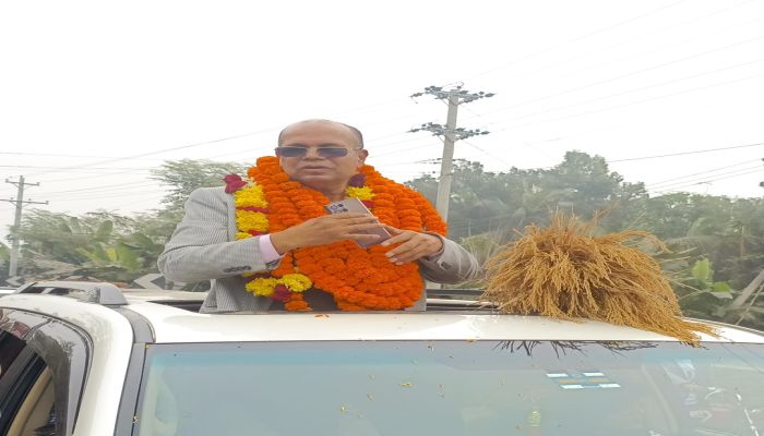 নড়াইল-২ আসনে ধানের শীষের প্রার্থী এ্যাড. ফরিদুজ্জামান ফরহাদকে ফুলেল শুভেচ্ছায় বরণ 