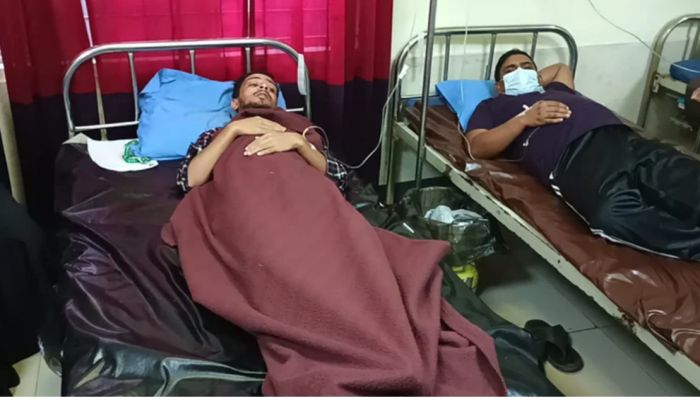 গাজীপুরে কারখানার পানি পান করে তিন শতাধিক শ্রমিক অসুস্থ