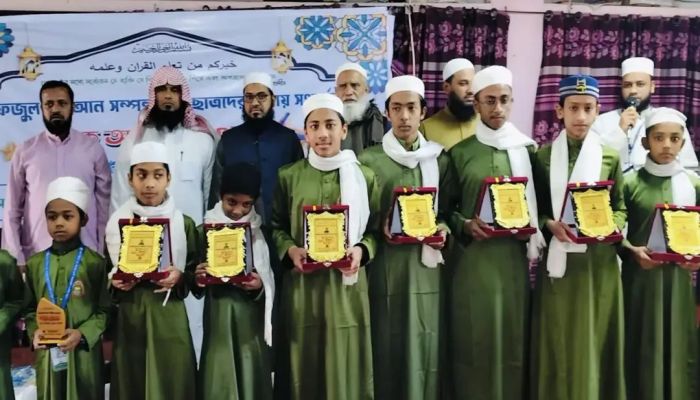 সীতাকুণ্ডে হিফজ সম্পন্নকারী শিক্ষার্থীদের বিদায় ও ছবক প্রদান