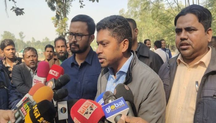 নীলফামারীতে অর্থনৈতিক অঞ্চল স্থাপনে বেজার কাছে জমির কাগজ হস্তান্তর