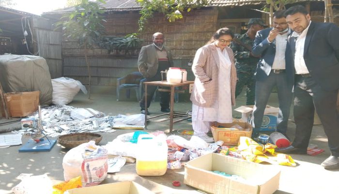 নীলফামারীতে নকল ঔষধ ও খাদ্য তৈরির কারখানা শনাক্ত: ৫০ হাজার টাকা জরিমানা