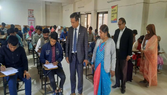 নীলফামারীতে ফ্রিল্যান্সিং প্রশিক্ষণের জন্য ভর্তি পরীক্ষা অনুষ্ঠিত