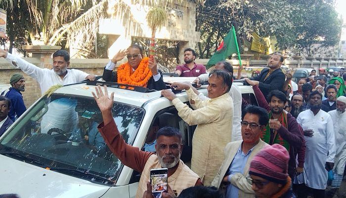 হোমনায় ধানের শীষের প্রচারনায় বিএনপি প্রার্থীর গণমিছিল ও জনসভা