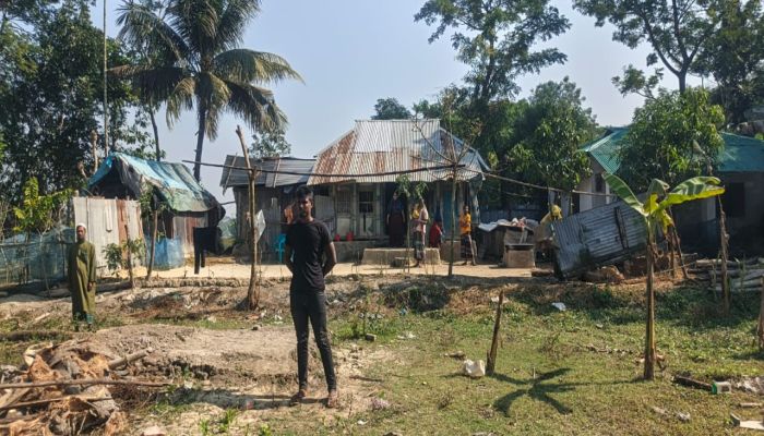 দুমকিতে জমি বিরোধে বসতঘর ভাঙচুর দেখিয়ে মিথ্যা মামলার অভিযোগ