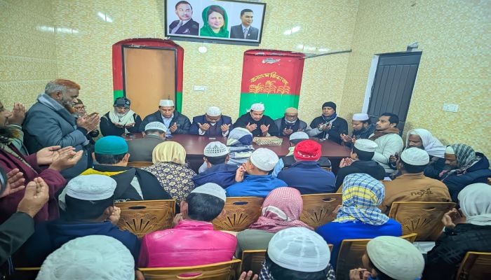 বেগম খালেদা জিয়ার রুহের মাগফেরাত কামনায় রংপুরে বিএনপির দোয়া মাহফিল 