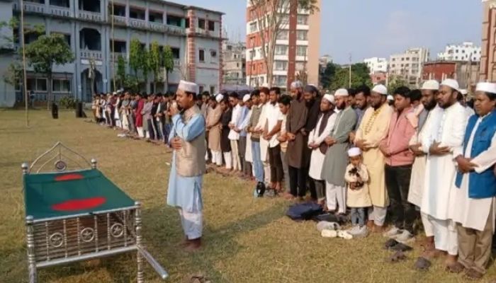 চাঁদপুরে ওসমান হাদী'র গায়েবানা জানাজা ও প্রতীকী কফিন মিছিল