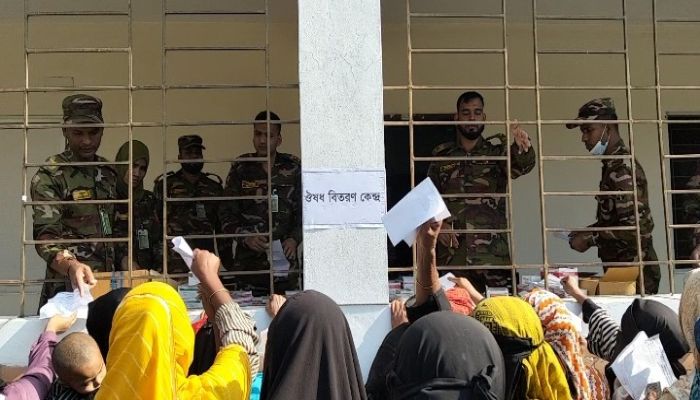 কিশোরগঞ্জে সেনাবাহিনীর উদ্যোগে দিনব্যাপী বিনামূল্যে চিকিৎসাসেবা