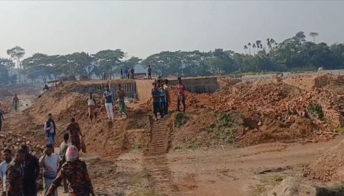 ঝালকাঠির কাঠালিয়ায় ৫টি অবৈধ ইটভাটায় গুঁড়িয়ে দিলেন নির্বাহী ম্যাজিস্ট্রেট