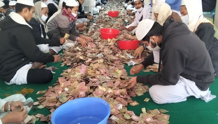 পাগলা মসজিদের ১৩ টি দানবাক্সে মিললো রেকর্ড ৩৫ বস্তা টাকা