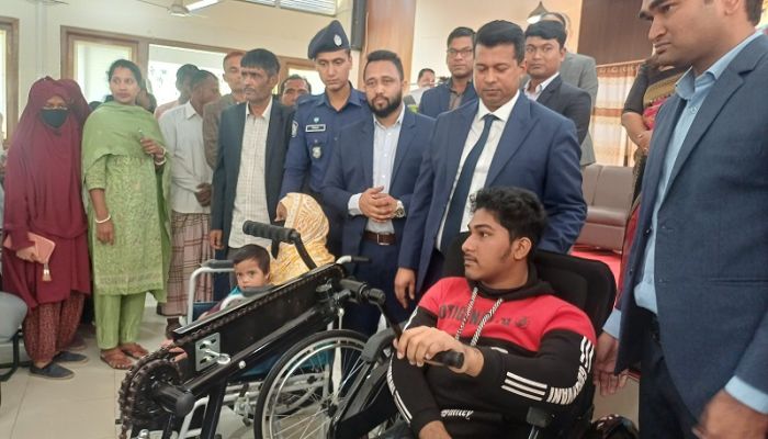  চন্দনাইশ উপজেলার বিভিন্ন দপ্তরের আওতাধীন উপকারভোগীদের মধ্যে নানা ধরনের উপকরণ ও শিক্ষা সামগ্রী বিতরণ অনুষ্ঠান অনুষ্ঠিত 