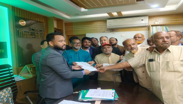 চট্টগ্রাম-১৪: নুরুল আনোয়ার চৌধুরীর পক্ষে মনোনয়ন ফর্ম সংগ্রহ