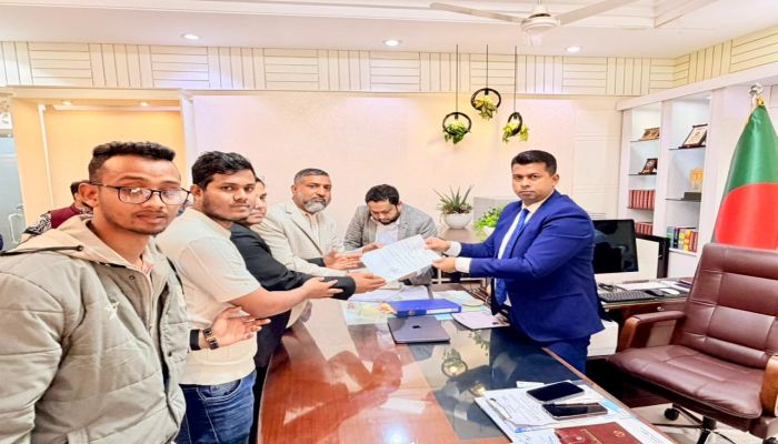 মনোনয়নপত্র জমা দিলেন বিএনপি’র নেতা শফিকুল ইসলাম রাহী 