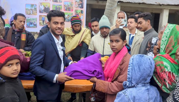 প্রবাসীর উদ্যোগে অসহায় মানুষের মাঝে কম্বল বিতরণ