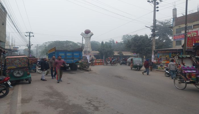 লালমনিরহাটে তীব্র শীত ও শৈত্যপ্রবাহে বিপাকে খেটে খাওয়া ও ছিন্নমূল মানুষ