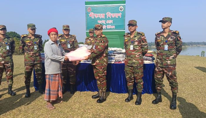 লংগদুতে সেনাবাহিনীর শীতবস্ত্র বিতরণ