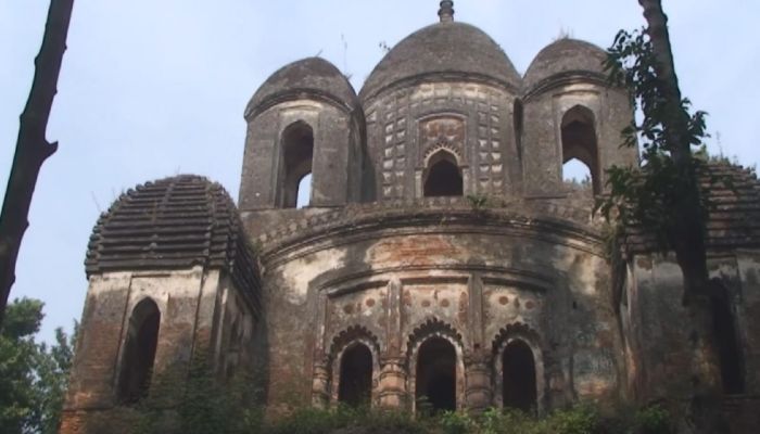 সংস্কারের অভাবে ভগ্নপ্রায় কলারোয়ার চারশ’ বছরের শ্যাম সুন্দর মন্দির