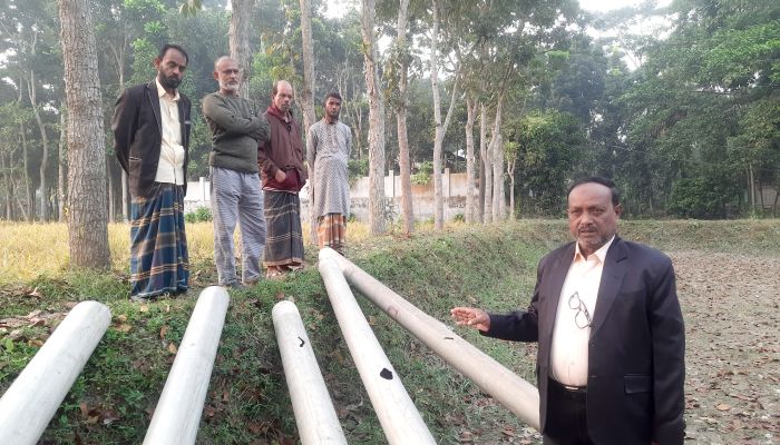 মতলব উত্তরে  আনলোড ড্রেজারের পাইপ ভাংচুর করেছে দূর্বৃত্তরা : থানায় অভিযোগ