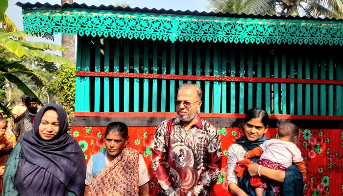 রামপালে বাক প্রতিবন্ধী দিপালী শীলকে তারেক রহমানের পক্ষে ঘর নির্মাণ করে দিলেন  ড.  ফরিদ