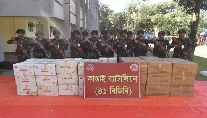 কাপ্তাইয়ে বিজিবির অভিযানে ৮৭ লাখ টাকার অবৈধ ভারতীয় সিগারেট আটক। 