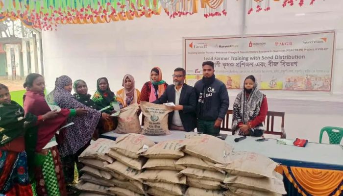 ঠাকুরগাঁওয়ে জিংক ধানের সম্প্রসারণে অগ্রণী কৃষকদের প্রশিক্ষণ ও বীজ বিতরণ