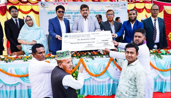 চুয়াডাঙ্গায় আল-আরাফাহ্ ইসলামী ব্যাংকের কৃষি বিনিয়োগ বিতরণ