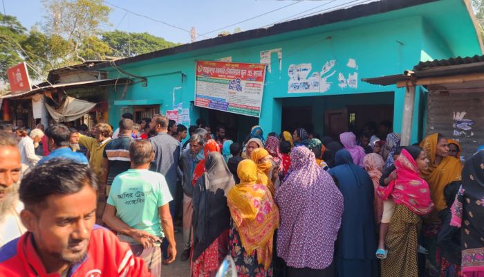 জয়পুরহাটে মাইক্রোবাসচালকের ঝুলন্ত লাশ উদ্ধার, হত্যার অভিযোগ স্ত্রীর